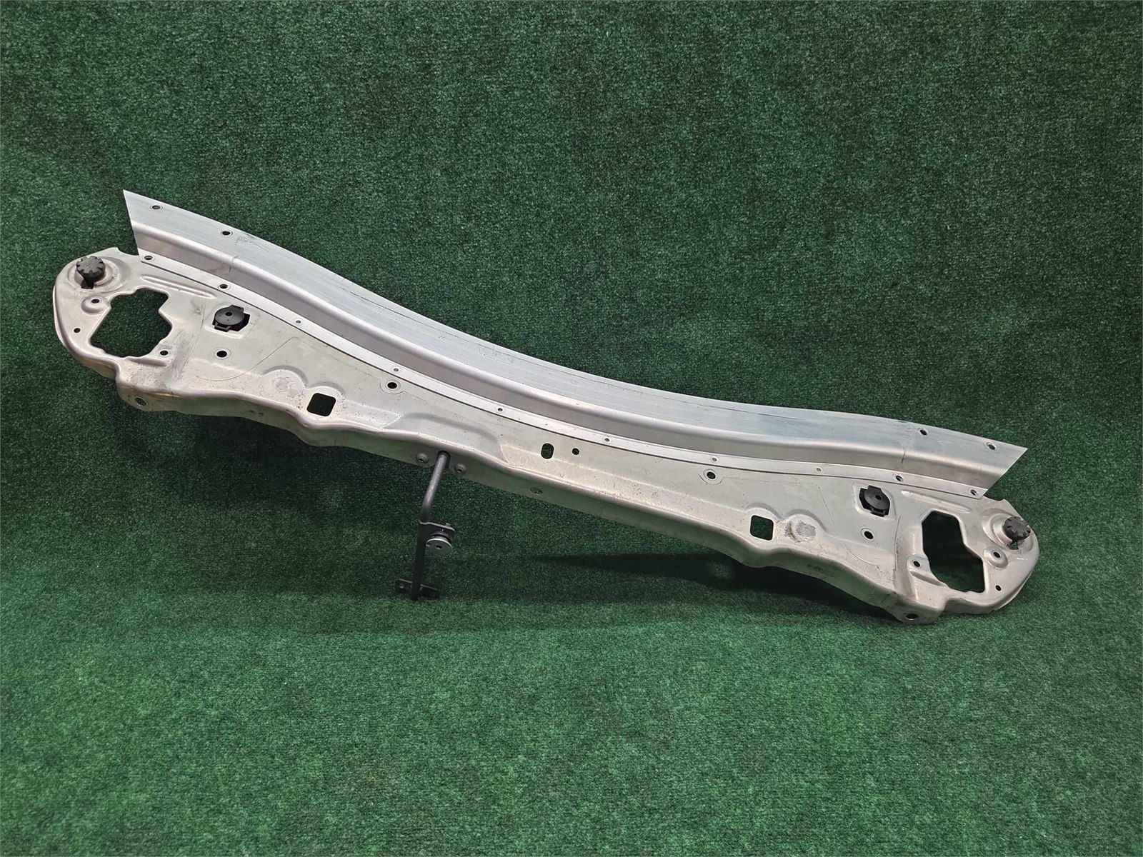 2017-2020 Mercedes E300 Center Upper Cross strut Oem A2136209600 / A2536210300