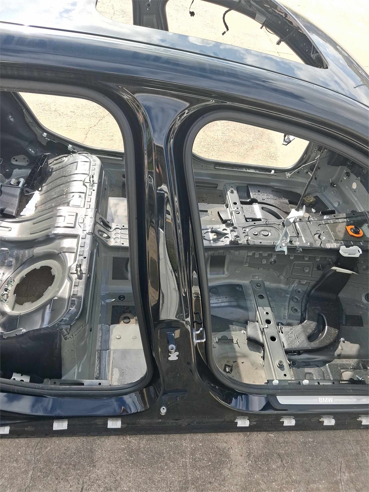 19-2022 Bmw 330i Right B-center Panel Jet Black 668 Oem 41007491030  41007493260