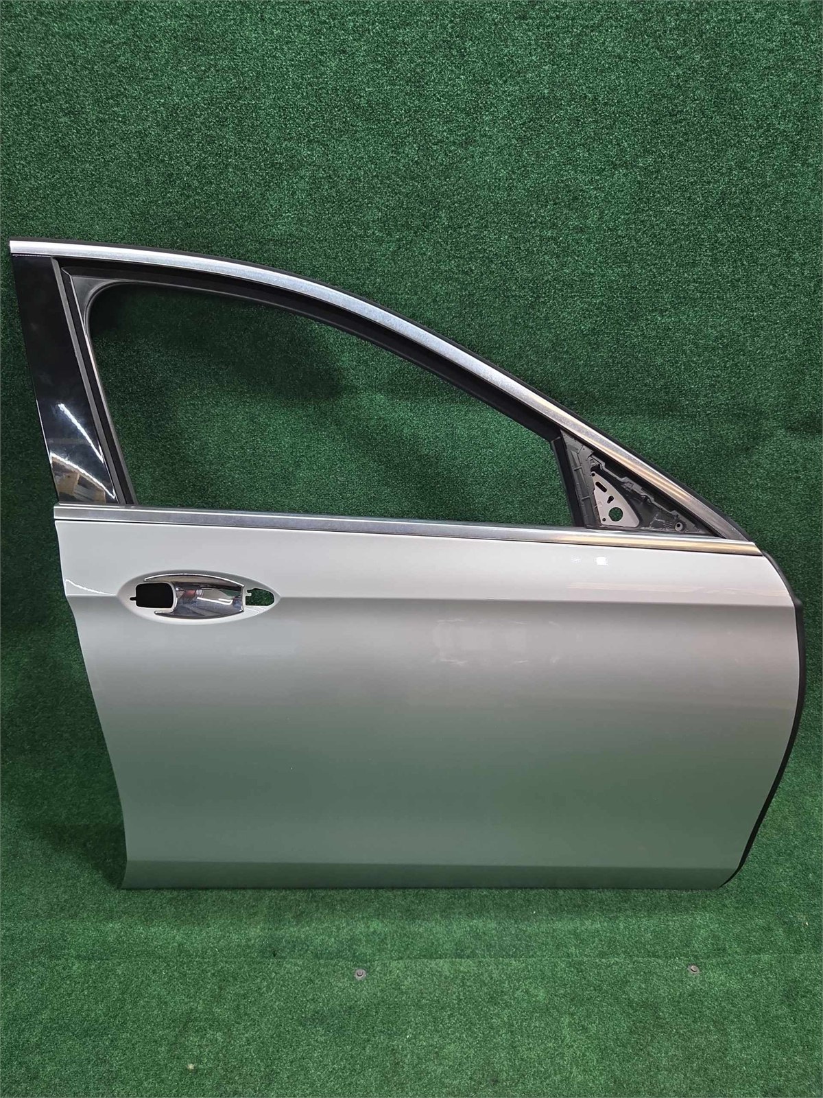 RH 2016-2023 Mercedes Benz E300 Right Front Door Shell Silver Met. 775 OEM A2137200205