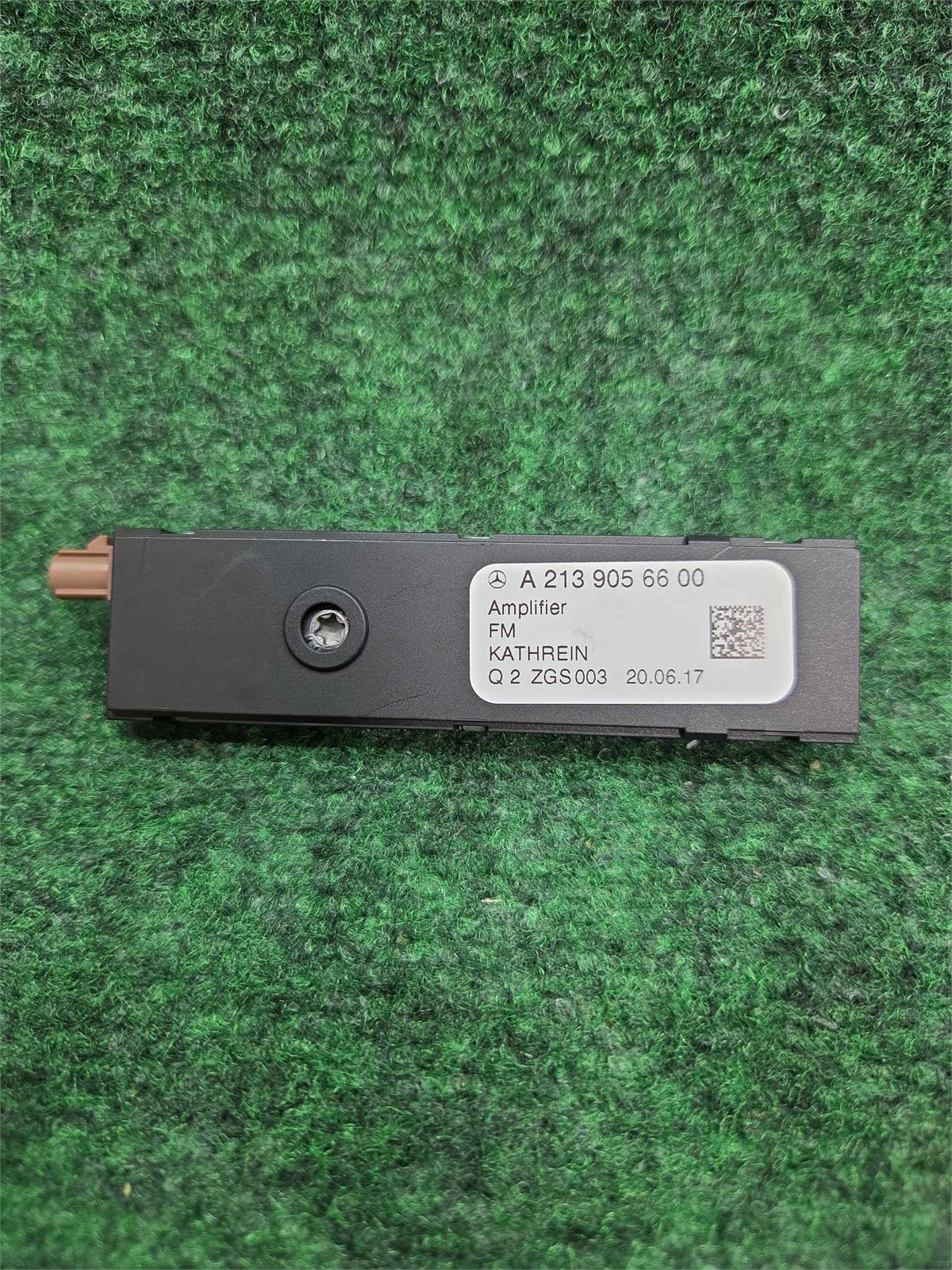 2016-2023 Mercedes Benz E300 Left Fm2 Antenna Amplifier Oem A2139056600