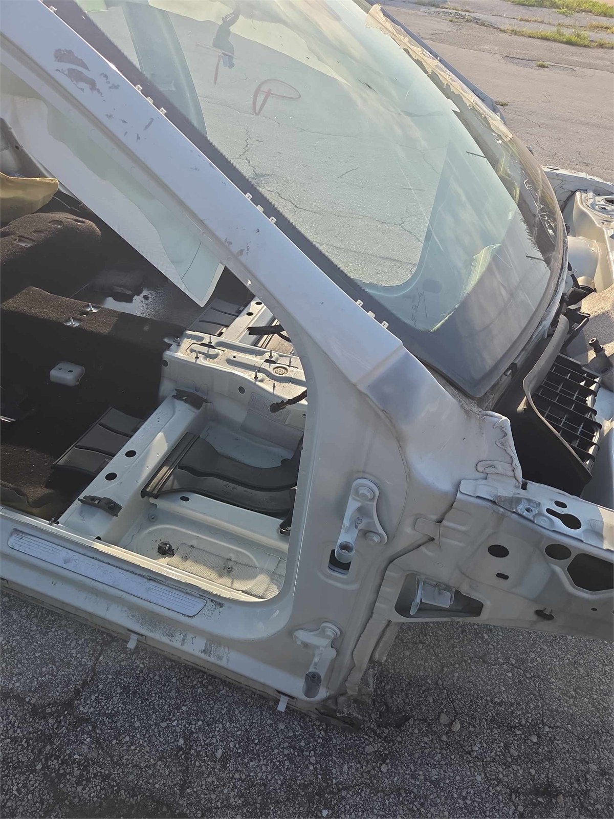 2015-2020 Mercedes Gla 250 Right A-pillar White 650 Oem A1566301800  A1566302000