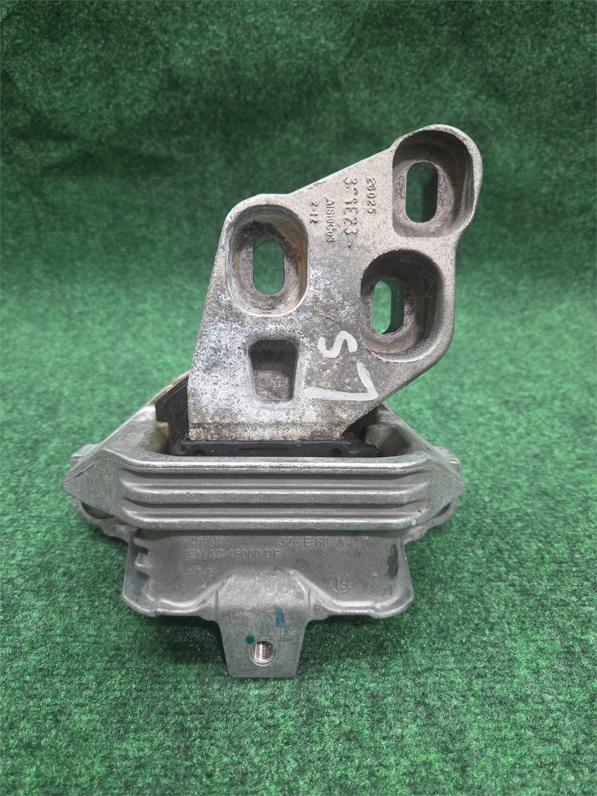 2015-2020 Mercedes Benz Gla 250 Left Transmission Bracket 65k Ml Oem A2462400617