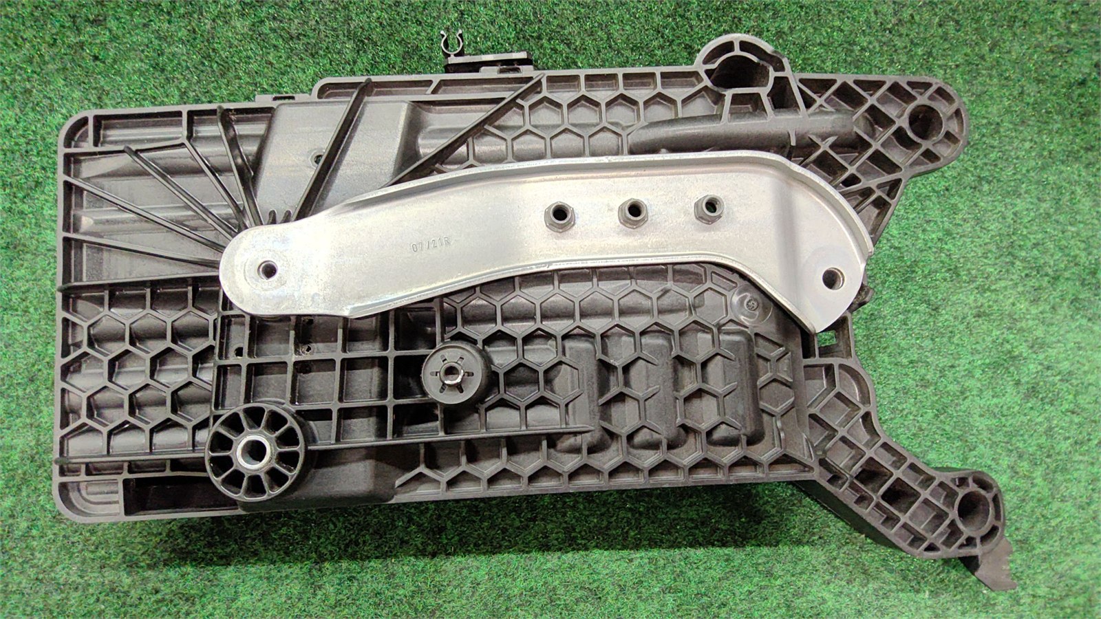 2019-2025 Audi Q3 Battery Console Oem 5qf915331c