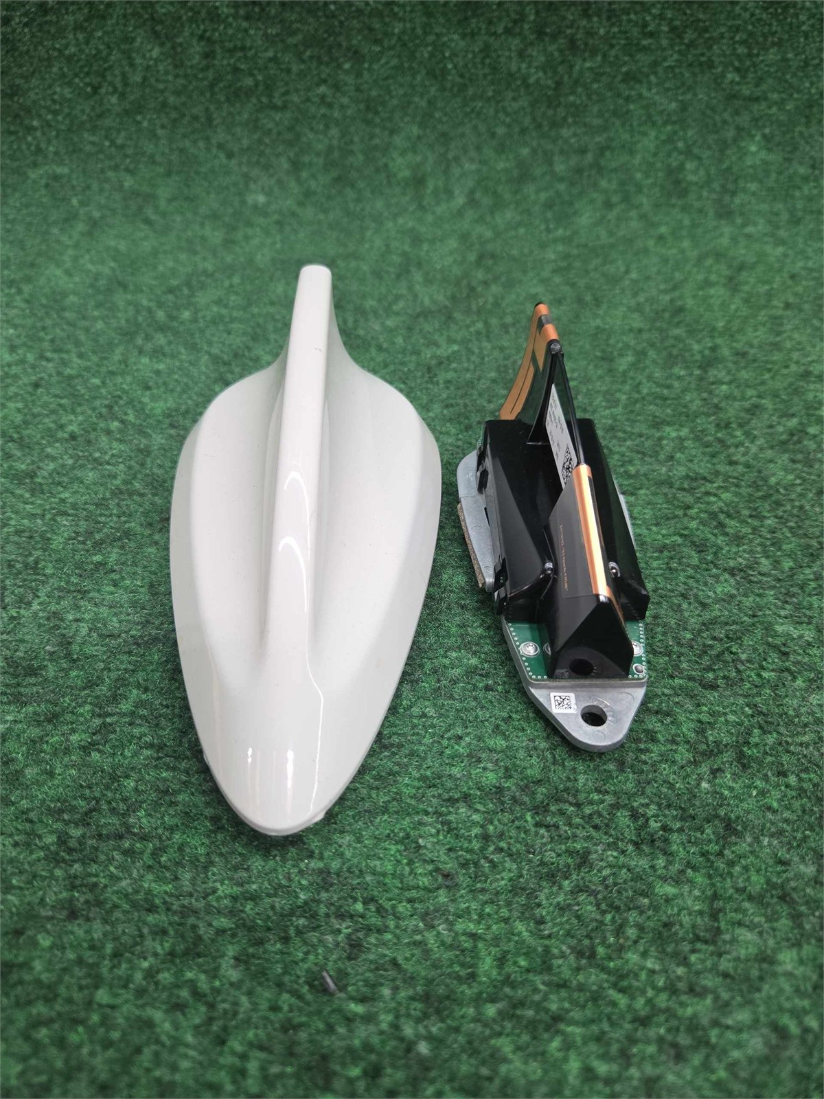 2019-2025 Bmw 330i Roof Antena Alpine White 300 Oem 65206826327 / 65209371344