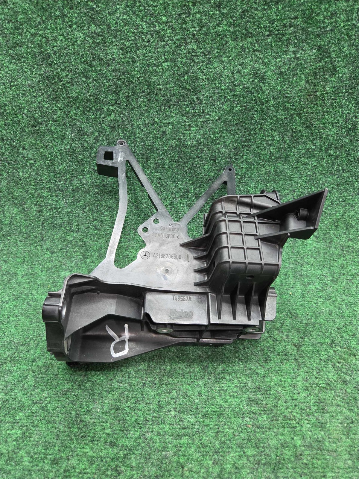 16-2023 Mercedes Benz E300 Right Front Radiator Bracket Support Oem A2136206500