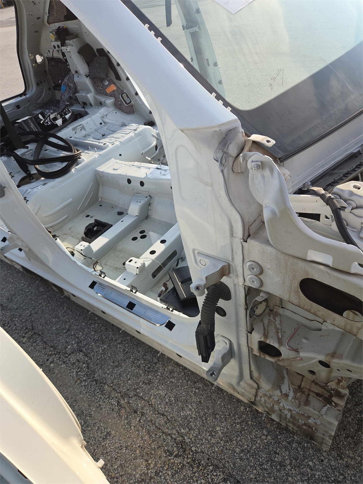 2016-2019 Mercedes Glc 300 Right A-pillar Body Polar White 149 Oem A2536304601