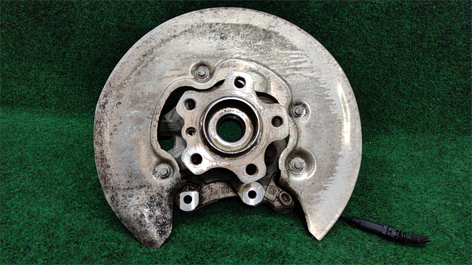 18-22 BMW 330i Rear Right Knuckle Wheel Hub Housing OEM 33306878622 33406899174