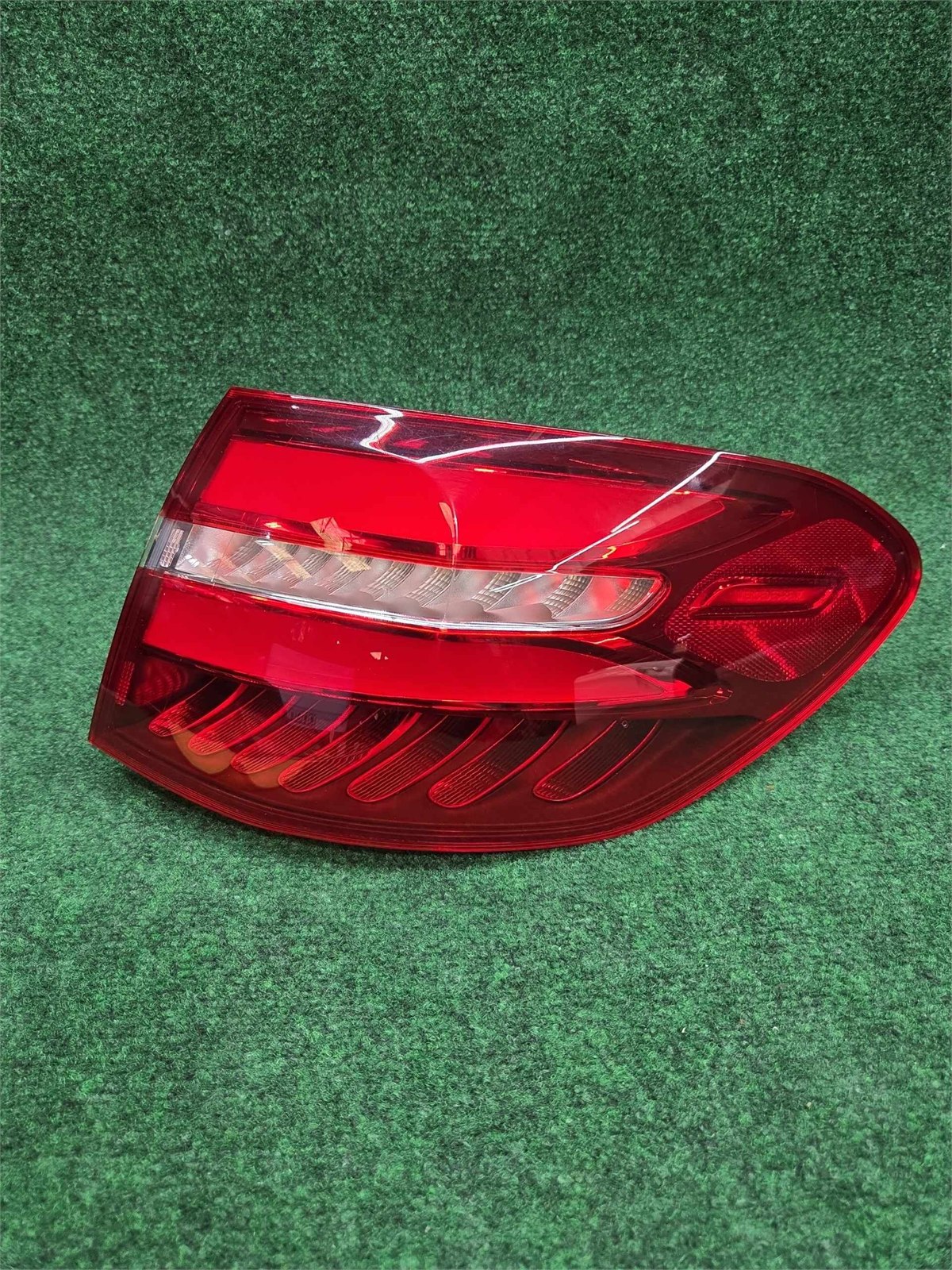 2016-2019 Mercedes Glc 300 Right Quarter Mount Tail Light 49k Ml Oem A2539061200
