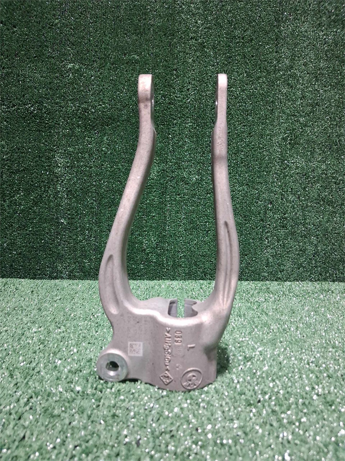 2017-2024 Bmw 530i Front Left Strut Bracket Oem 31126861199