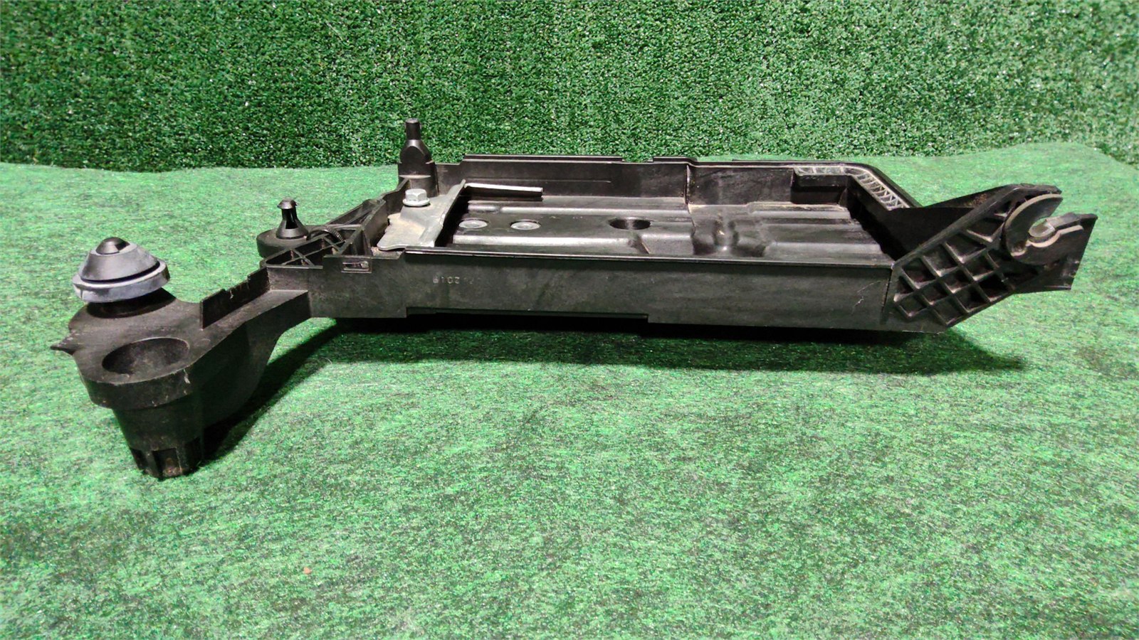 2015-2020 Audi A3 Quattro Battery Tray Holder Oem 5q0915331k