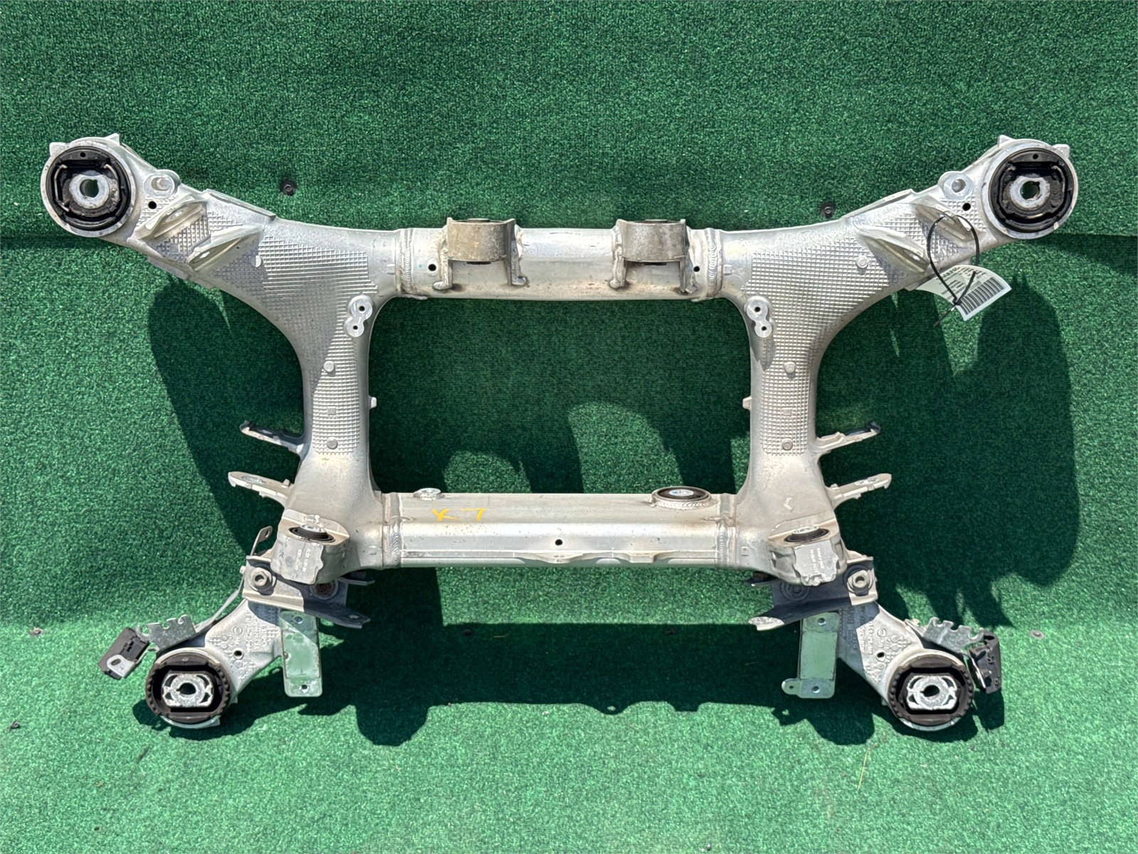 2017-2022 Bmw X7 Rear Axle Carrier Oem 33316894149 33316884574