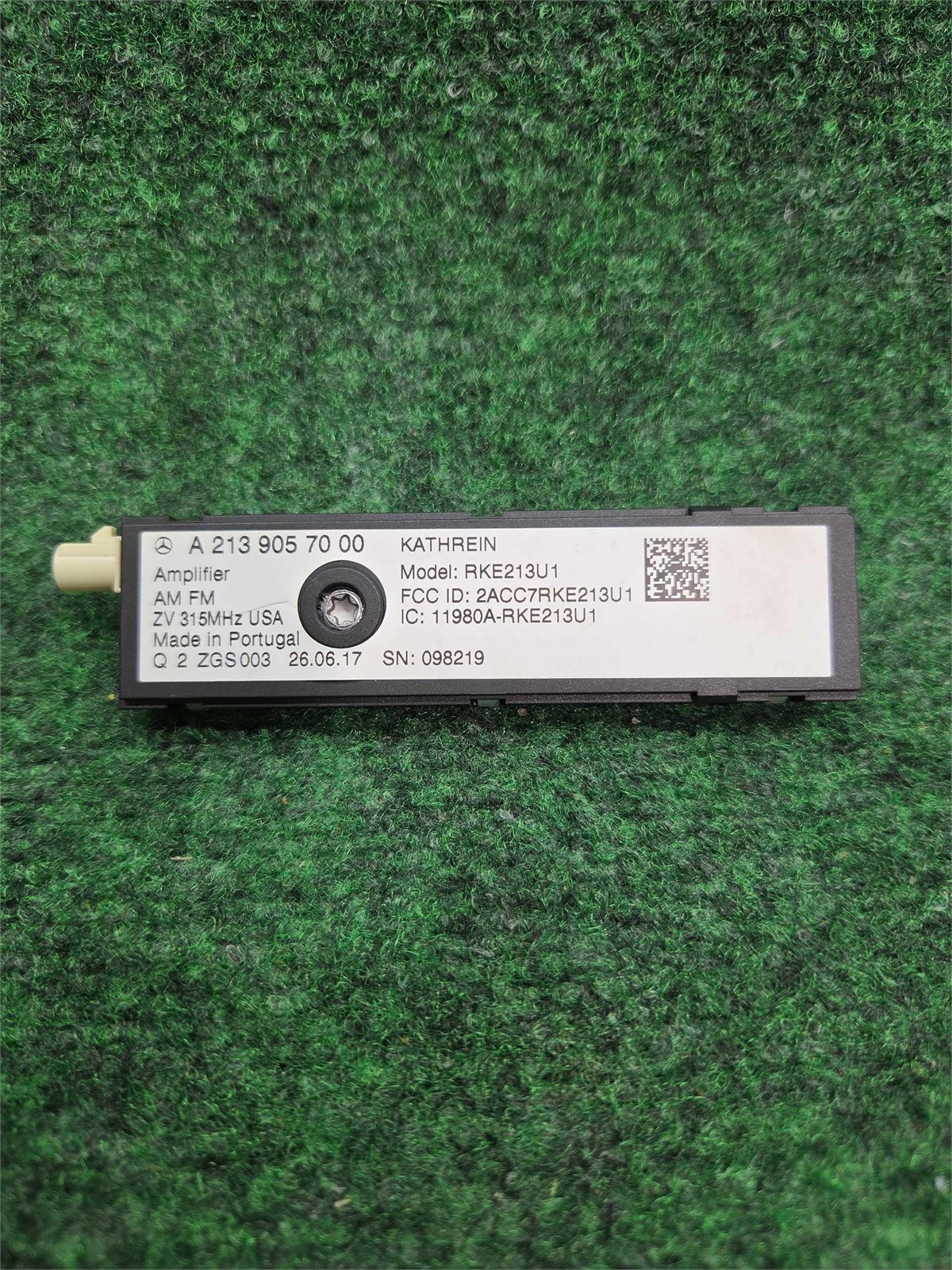 2016-2023 Mercedes Benz E300 Right Antenna Amplifier Oem A2139057000