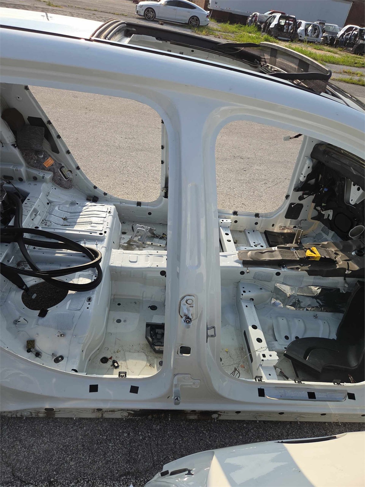 2016-2019 Mercedes Benz Glc 300 Right B-pillar Polar White 149 Oem A2536305801