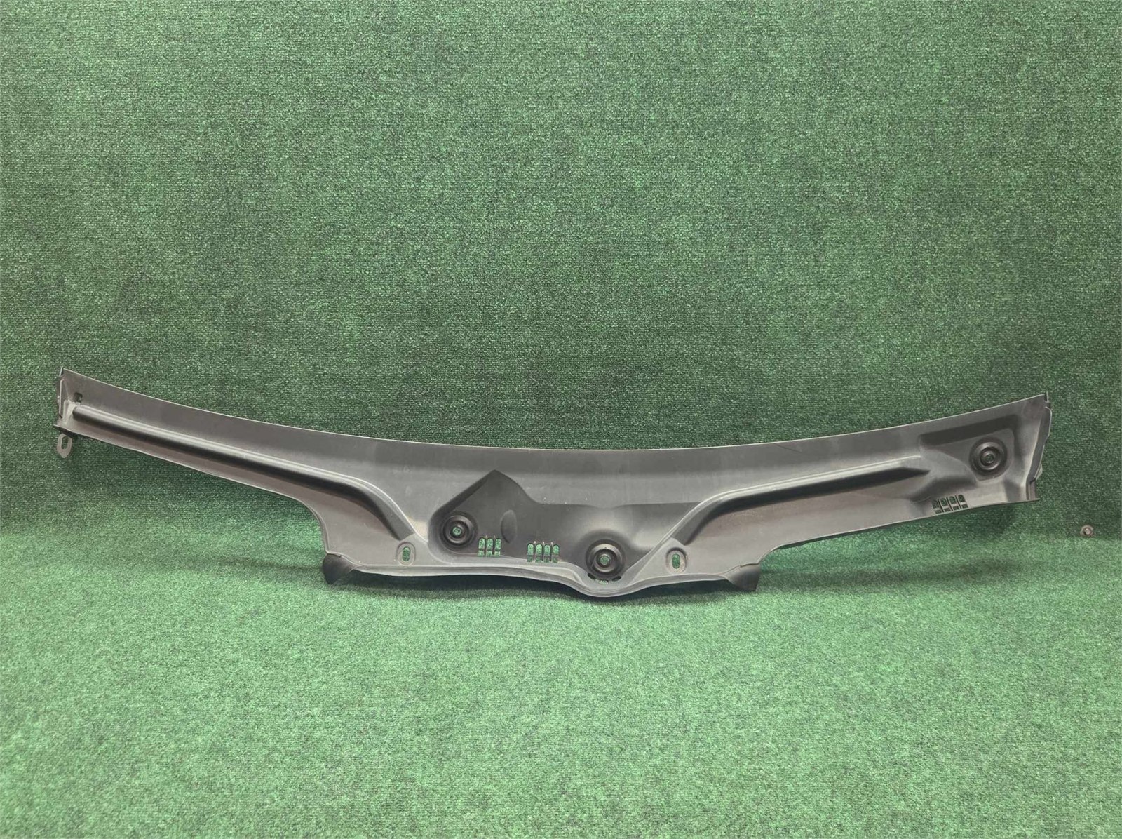 2016-2023 Mercedes Benz E300 Front Watter Baffle Cowl Oem A2138313400
