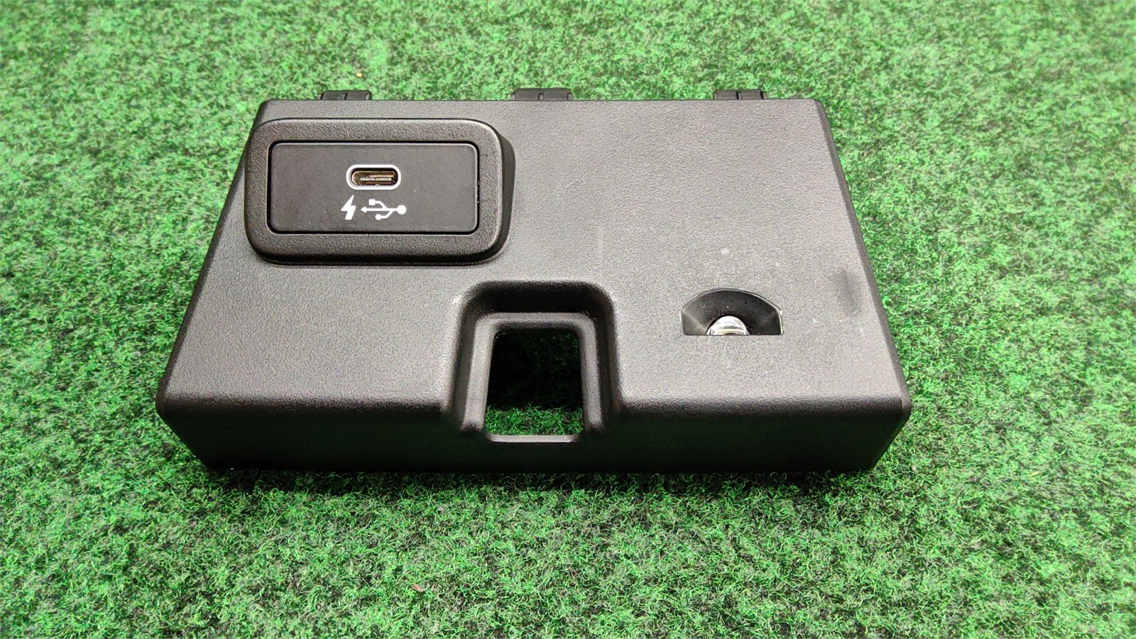 2019-2022 Bmw 330i Charging Port Usb-c Oem 84108711939
