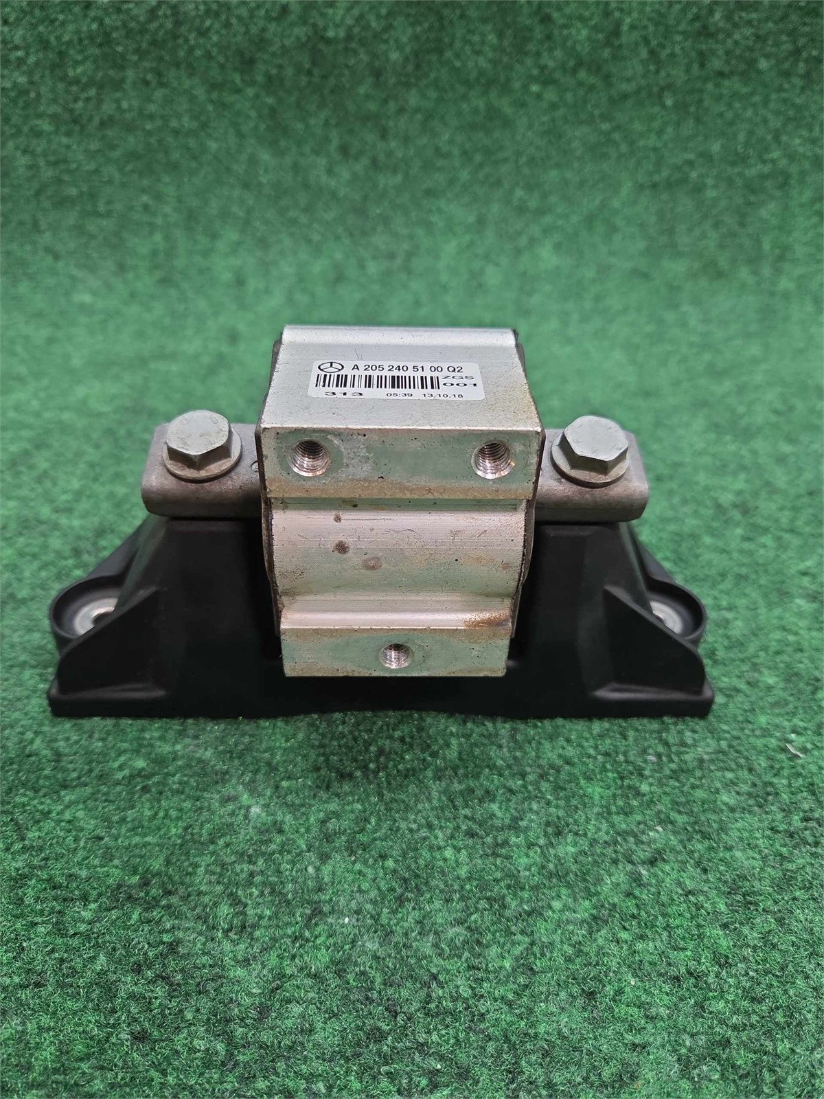 2016-2019 Mercedes Glc 300 Transmission Rear Bearing 49k Mls Oem A2052405100