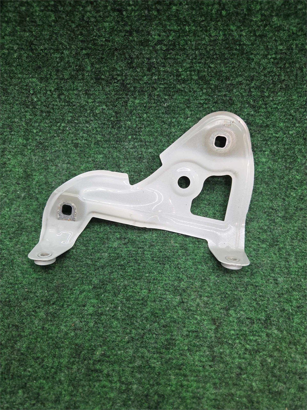 2019-2025 Bmw 330i Right Fender Bracket Rear Section 3 White 300 Oem 41008494434