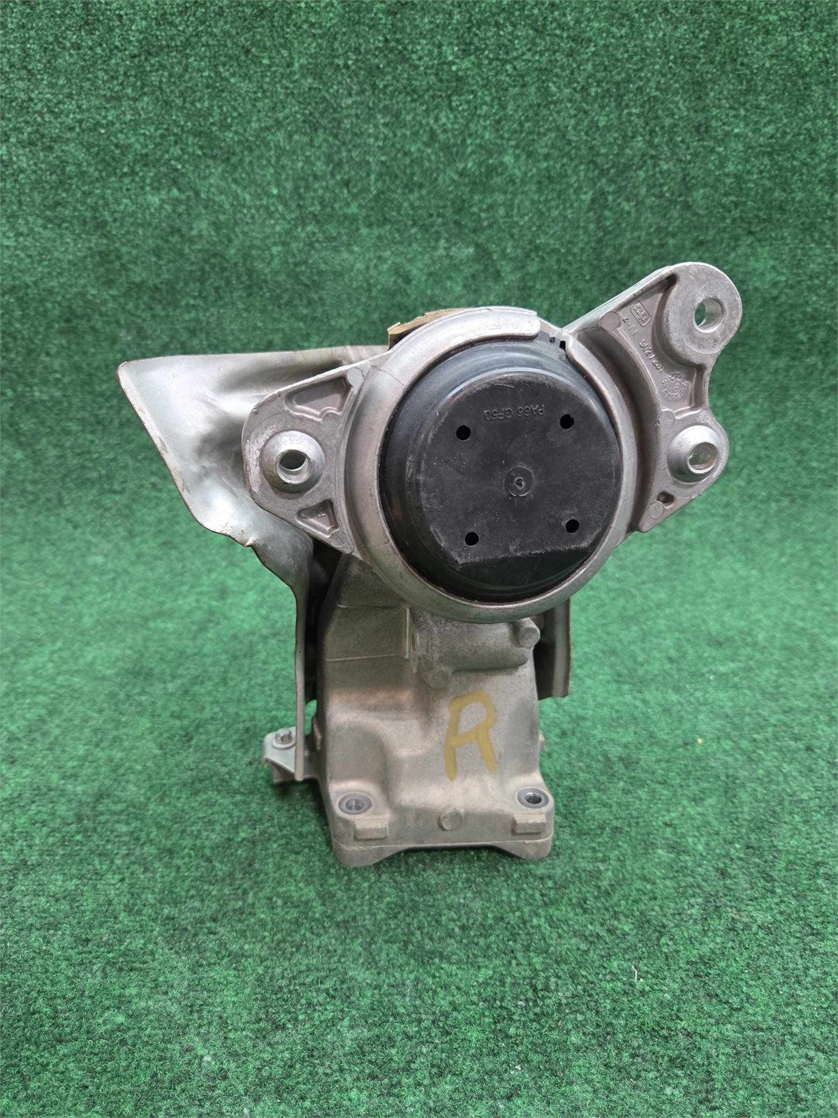 2016-2019 Mercedes Benz Glc 300 Right Front Engine Mount 49k Mls Oem A2532400900