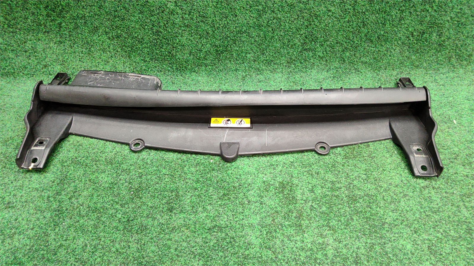2016-2022 Mercedes Glc 300 Front  Air Intake Cover broken-Marked Oem A2535003400