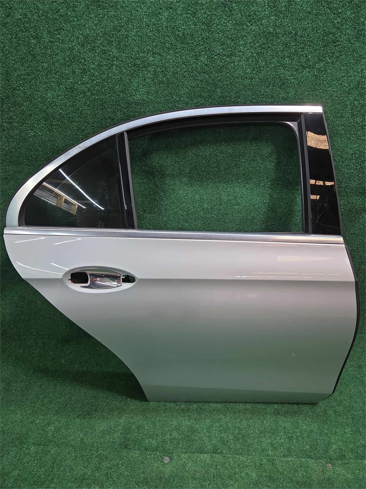 RH 2016-2023 Mercedes Benz E300 Right Rear Door Shell Silver Met 775 OEM A2137300205