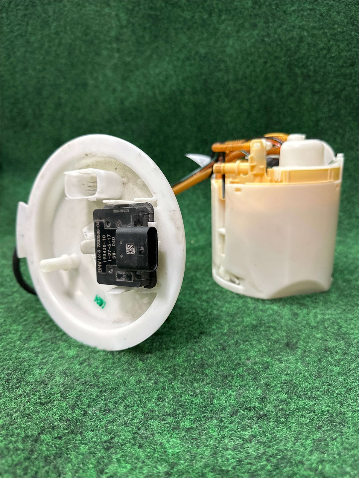 2016-2019 BMW 740i Fuel Pump Assembly Tank Mounted OEM 13517642466