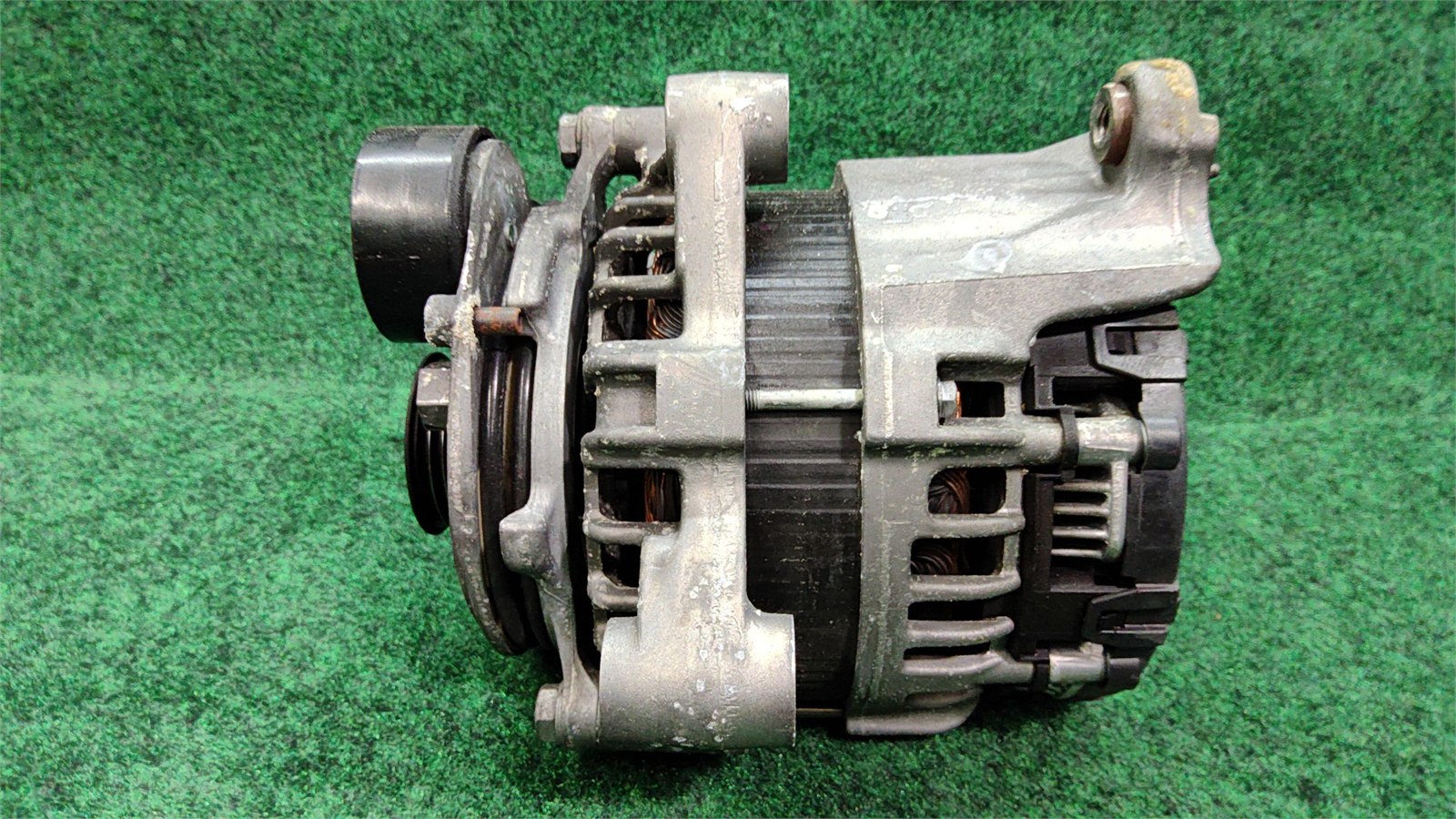 2018-2023  BMW X3 2.0L  Alternator 180 AMP OEM 12318571357 12318635552