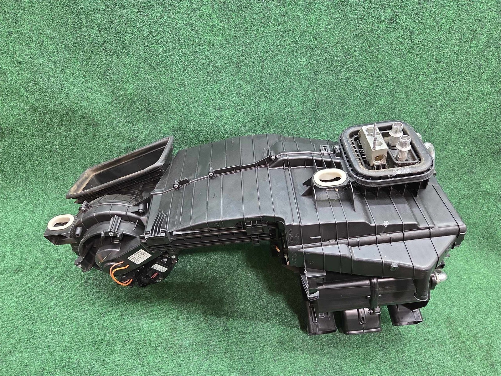 2015-2020 Mercedes Gla 250 Evaporator Housing 82k Ml Oem A2468308300 A2468307900