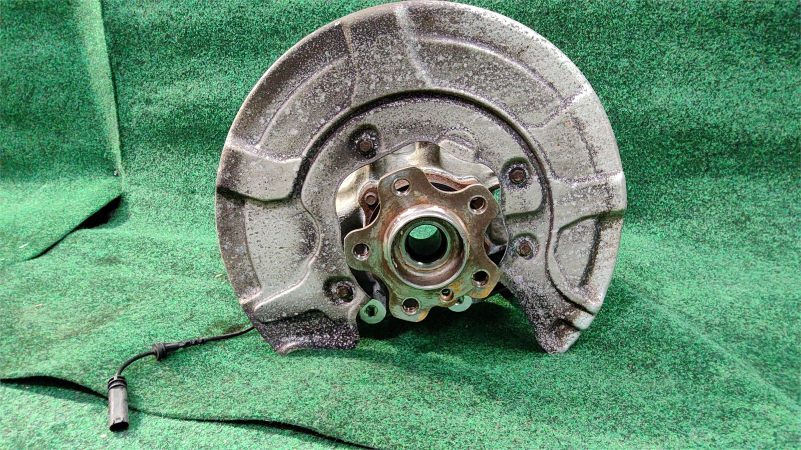 2020-2023 BMW X6 M50i AWD Rear Right Spindle Knuckle OEM 33306876652