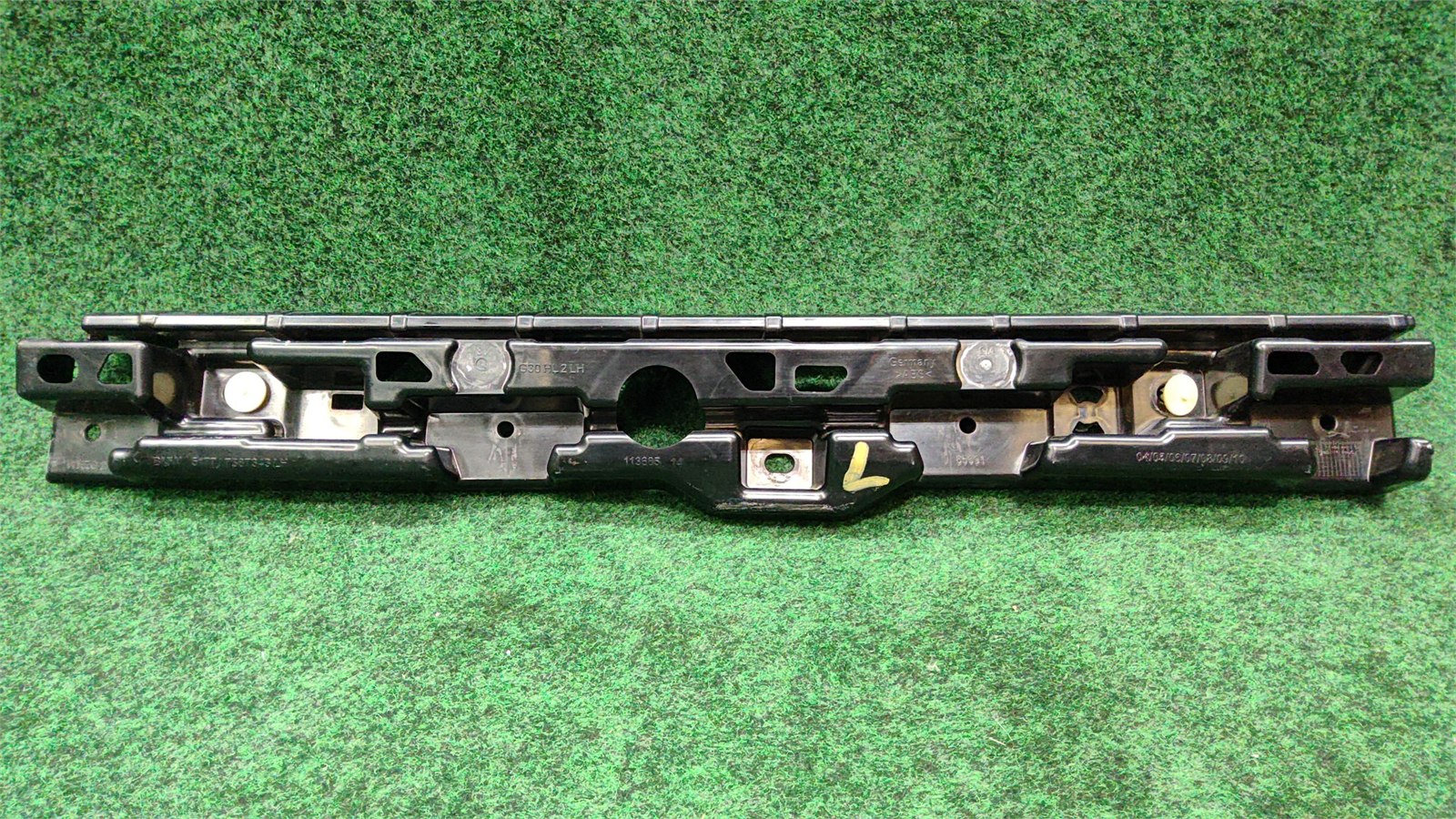 2017-2023 BMW 530i Left Rocker Moulding Bracket OEM 51777387343