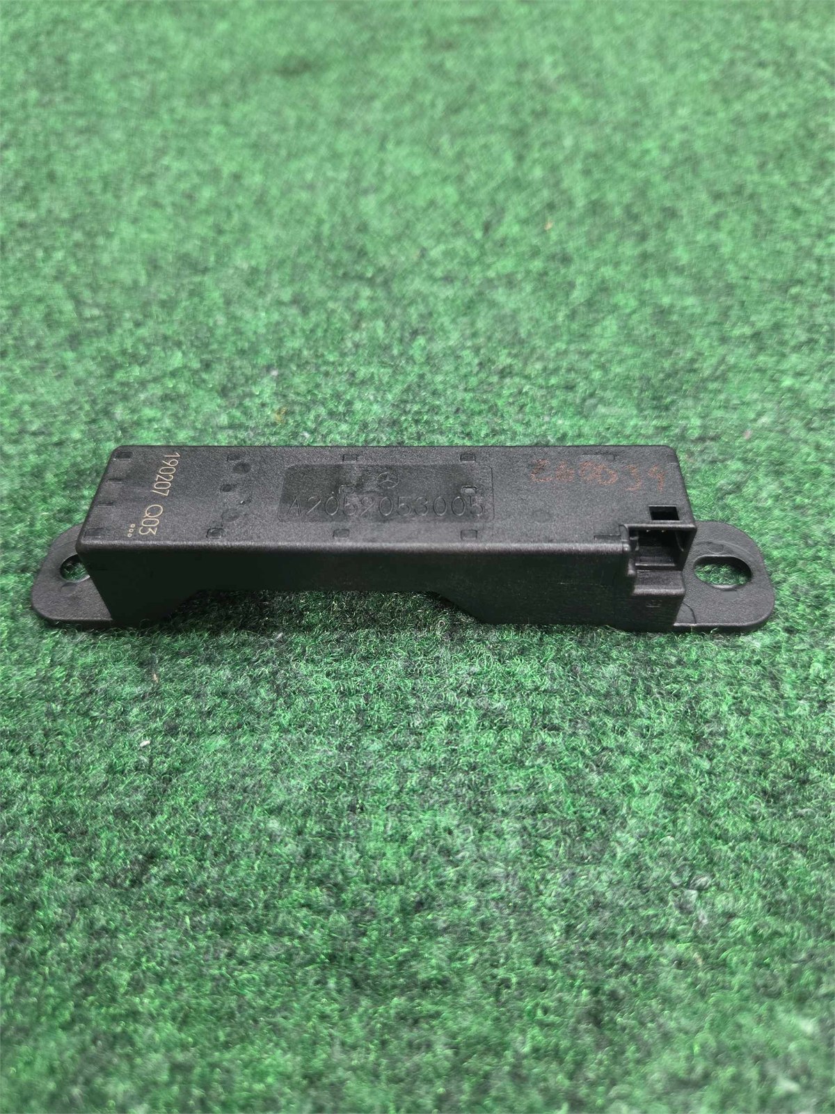 2015-2020 Mercedes Benz Gla 250 Center Console Antenna Oem A2059053005