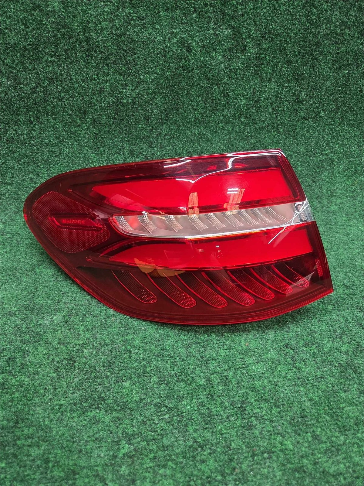 2016-2019 Mercedes Glc 300 Left Quarter Mount Tail Light 49k Mls Oem A2539061100