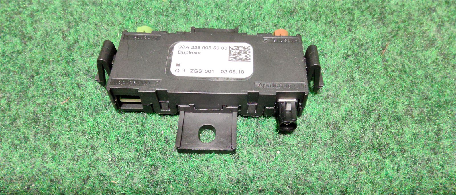 2014-2021 Mercedes Benz C300 Antenna Amplifier/splitter Oem A2389055000
