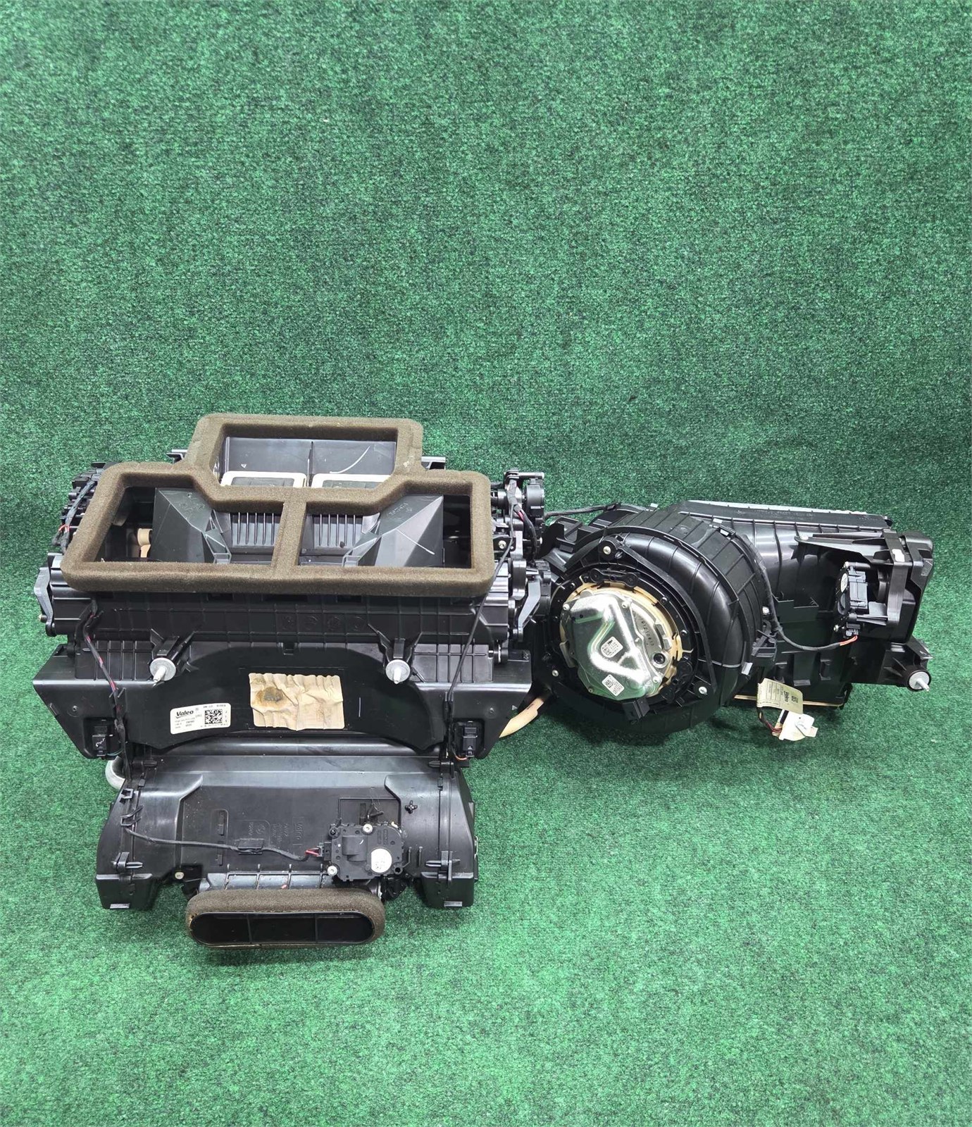 2019-2025 Bmw 330i A/c Evaporator Distribution Housing 78k Mls Oem 64119382874