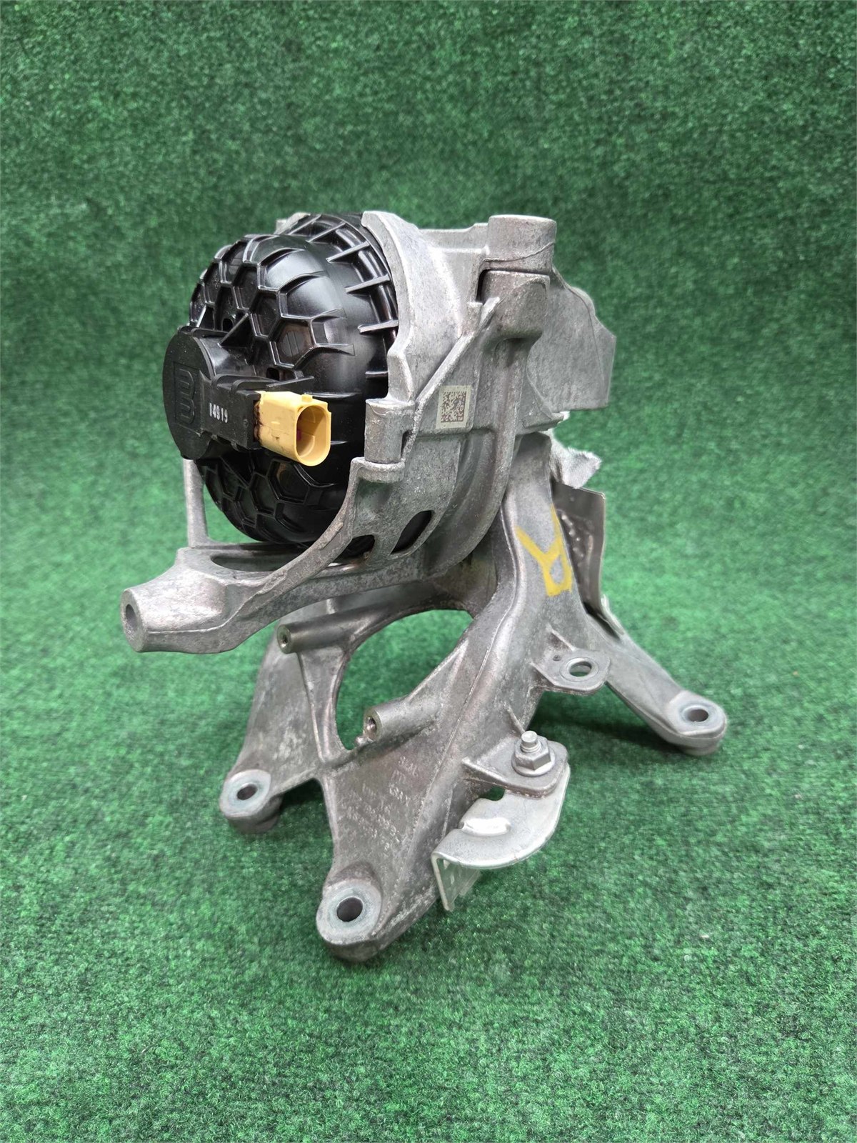 2020-2025 Audi A4 Right Engine Support Mount 39k Mls Oem 4m0199308aa / 8w0199372