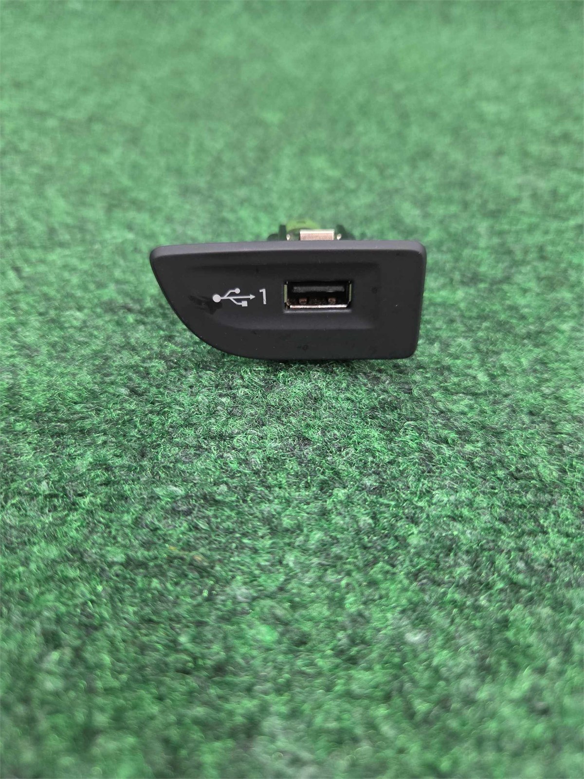 2017-2020 Audi A3 Quattro Multimedia Usb Connection Port Oem 8v1035726