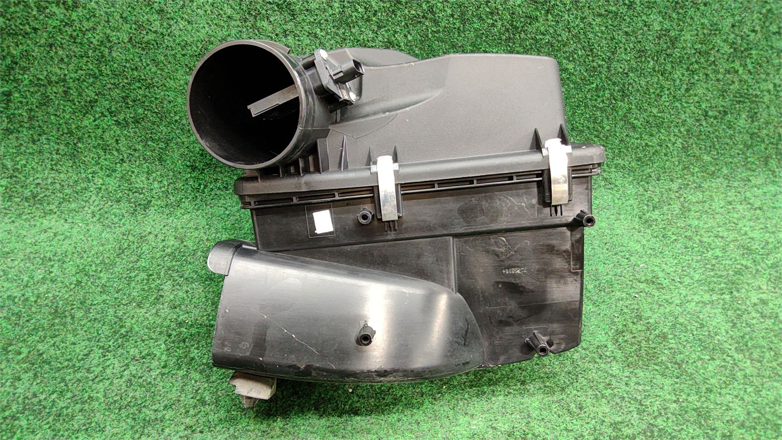 2018-2022 BMW 330i Engine Intake Air Filter Housing OEM 13718580424